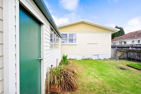 Photo of property in 8 Edwards Avenue, Henderson, Auckland, 0610