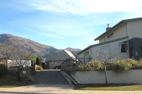 Photo of property in 2a Meadowbrook Place, Wanaka, 9305