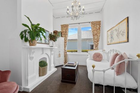 Photo of property in 9 Tui Glen Road, Birkenhead, Auckland, 0626