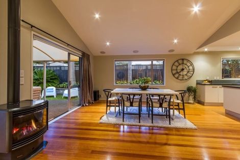 Photo of property in 14 English Oak Drive, Schnapper Rock, Auckland, 0632