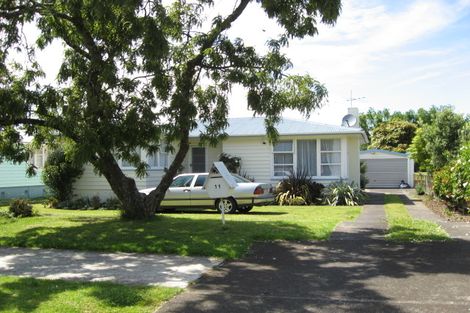 Photo of property in 11 Koru Street, Mangere Bridge, Auckland, 2022