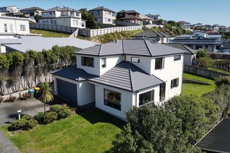 Photo of property in 5 Kaweka Close, Aotea, Porirua, 5024