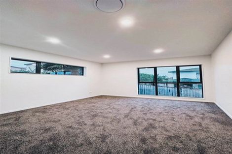 Photo of property in 21f Craigbank Avenue, New Lynn, Auckland, 0600
