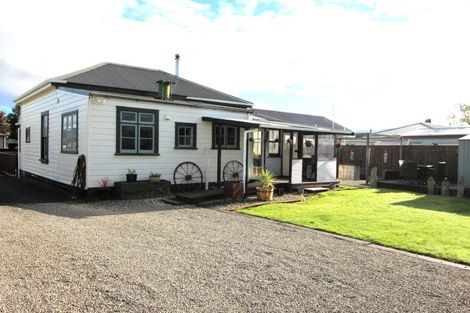 Photo of property in 26 Ross Street, Woodville, 4920