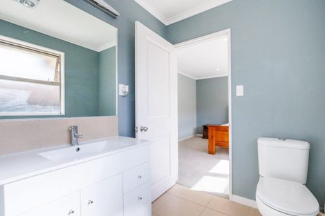 Photo of property in 33 Tennyson Avenue, Kelvin Grove, Palmerston North, 4414