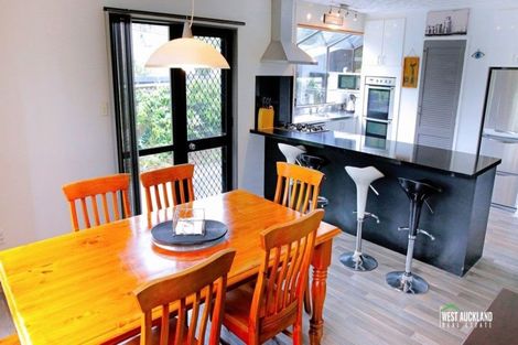 Photo of property in 2/76 Kaurilands Road, Titirangi, Auckland, 0604
