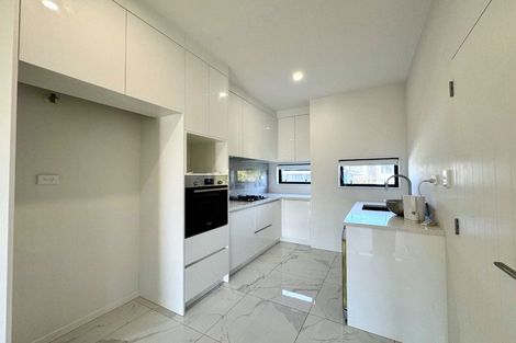 Photo of property in 523f Pakuranga Road, Howick, Auckland, 2010