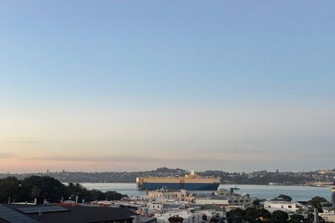 Photo of property in 6/66 Victoria Road, Devonport, Auckland, 0624