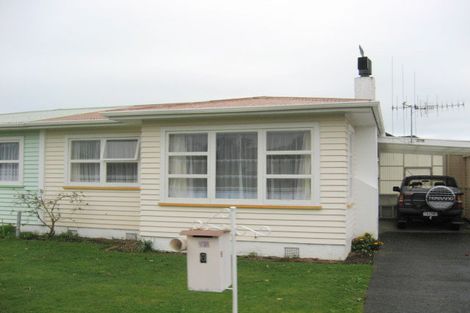 Photo of property in 6 Huia Place, Levin, 5510