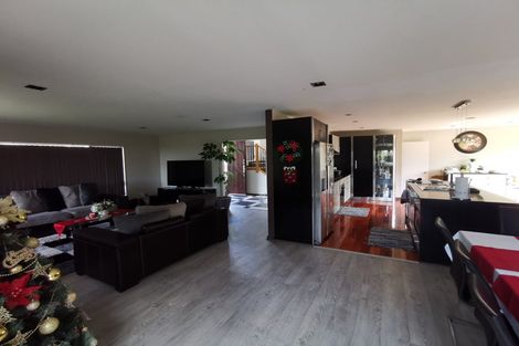 Photo of property in 52 Newbury Place, Schnapper Rock, Auckland, 0632