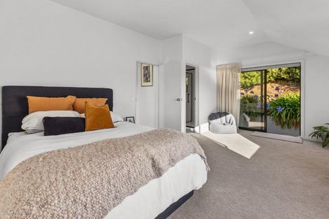 Photo of property in 8 Elizabeth Place, Kelvin Heights, Queenstown, 9300