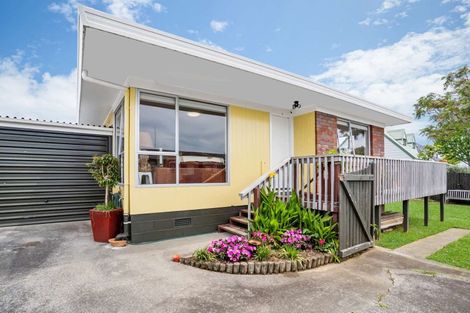 Photo of property in 2/123 Pigeon Mountain Road, Half Moon Bay, Auckland, 2012