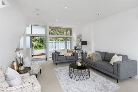 Photo of property in 32 Tiketike Way, Brooklyn, Wellington, 6021