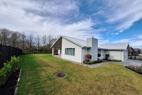 Photo of property in 11 Munro Oak Lane, Clevedon, 2582