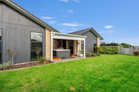 Photo of property in 45 Golf Vue Place, Castlecliff, Whanganui, 4501