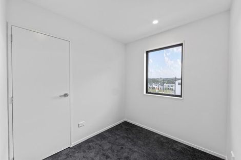 Photo of property in 27 Whiteywood Street, Westgate, Auckland, 0814