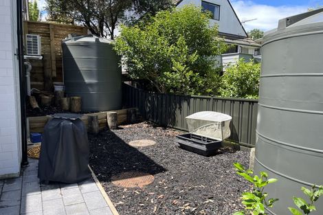 Photo of property in 2d/4 Sunnynook Road, Sunnynook, Auckland, 0620