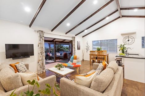 Photo of property in 5b Kauri Road, Stanmore Bay, Whangaparaoa, 0932