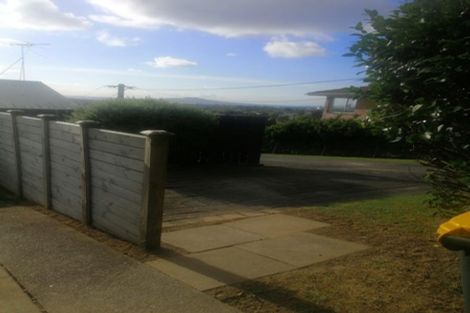 Photo of property in 613 Glenfield Road, Totara Vale, Auckland, 0629