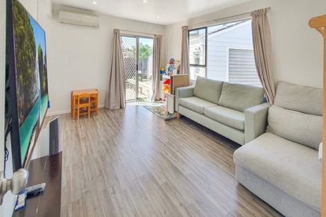 Photo of property in 90 Stanley Road, Glenfield, Auckland, 0629