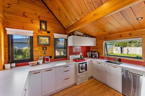 Photo of property in 5 Kaitake Place, Oakura, 4314