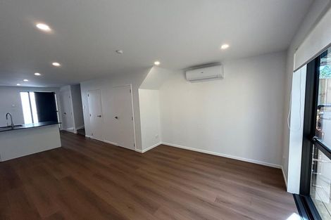 Photo of property in 11/19 Roberts Road, Glenfield, Auckland, 0629