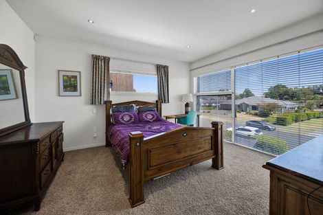Photo of property in 16 Links Drive, Waiwhakaiho, New Plymouth, 4312