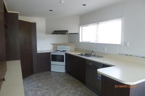 Photo of property in 16 Crompton Road, Massey, Auckland, 0614