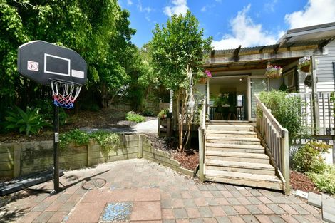 Photo of property in 2/596 Whangaparaoa Road, Stanmore Bay, Whangaparaoa, 0932