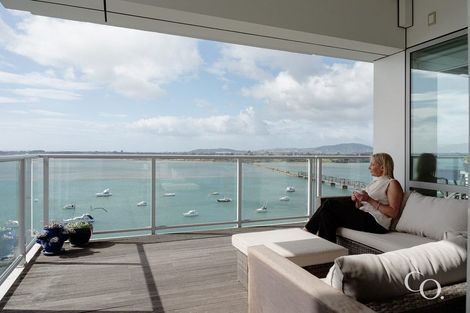 Photo of property in 72 Devonport Road, Tauranga, 3110