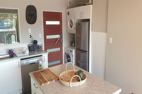 Photo of property in 1/22 Woodside Avenue, Northcote, Auckland, 0627