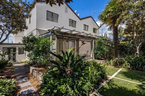 Photo of property in 34 Danica Esplanade, Te Atatu Peninsula, Auckland, 0610