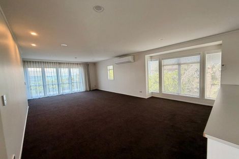 Photo of property in 4/143a Wiseley Road, West Harbour, Auckland, 0618