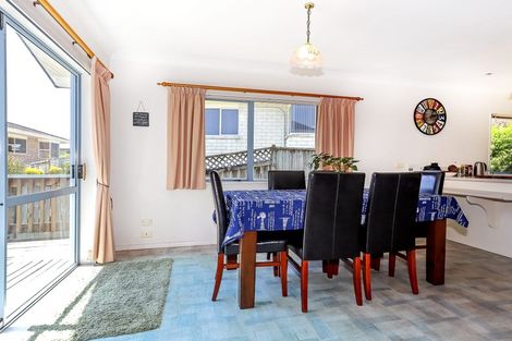 Photo of property in 25 Meadowviews Drive, Welcome Bay, Tauranga, 3112