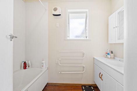 Photo of property in 16 Kenmore Place, Tokoroa, 3420