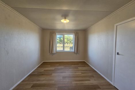 Photo of property in 5 Karewa Street, Castlecliff, Whanganui, 4501