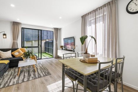 Photo of property in 3/37 Camelot Place, Glenfield, Auckland, 0629