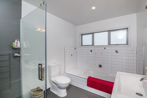 Photo of property in 104 Navigation Drive, Whitby, Porirua, 5024