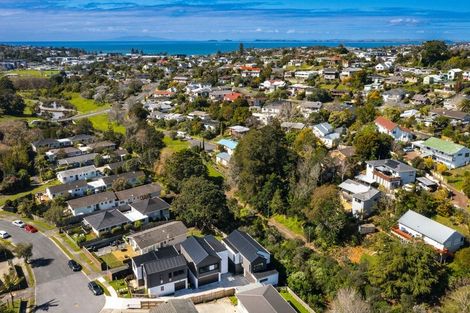 Photo of property in 24b Scarlock Avenue, Browns Bay, Auckland, 0630