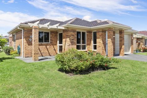 Photo of property in 36 Sovereign Isle Lane, Rototuna, Hamilton, 3210
