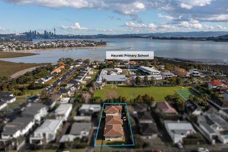 Photo of property in 11 Waitemata Road, Hauraki, Auckland, 0622