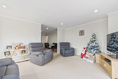 Photo of property in 182 Keri Vista Rise, Papakura, 2110