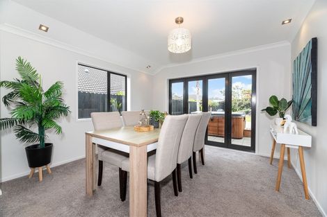 Photo of property in 61 Sapperton Drive, Henderson, Auckland, 0612