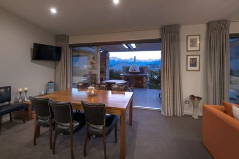 Photo of property in 16 Edgewood Place, Wanaka, 9305