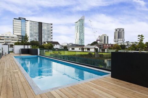 Photo of property in Frank Sargeson Apts, 403/74 Anzac Street, Takapuna, Auckland, 0622