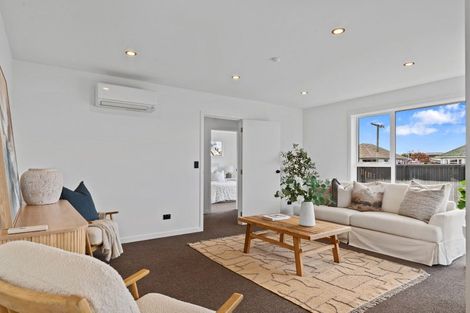 Photo of property in 17 Roberts Road, Hei Hei, Christchurch, 8042