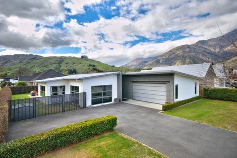 Photo of property in 9 Haddow's Place, Lake Hayes, Queenstown, 9304