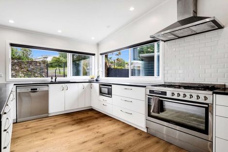 Photo of property in 1 Melia Place, Stanmore Bay, Whangaparaoa, 0932