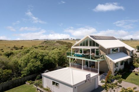 Photo of property in 1343 Papamoa Beach Road, Papamoa Beach, Papamoa, 3118