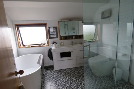 Photo of property in 7 Derenzy Place, Avonhead, Christchurch, 8042